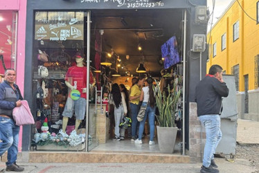 El comercio local en época navideña y fin de año tuvo buena afluencia de clientes, no solo en los almacenes de juguetes, también en los de ropa y de calzado. 