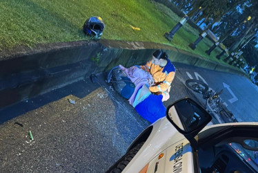 Lo trasladaron hasta el SES Hospital Universitario de Caldas. La Defensa Civil les recomendó a todos los conductores tomar las medidas de seguridad en los desplazamientos.