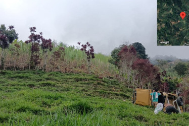 El carro rodó cerca de 120 metros y sus dos ocupantes presentaron lesiones.
