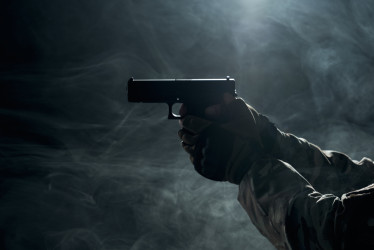 A las víctimas las atacaron con armas de fuego mientras dialogaban a las afueras de una vivienda.