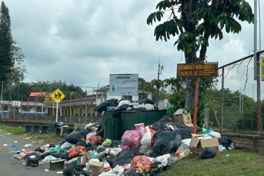 Basuras acumuladas generan preocupación en municipios del Quindío.