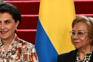 Gabriela Sommerfeld y Rosa Villavicencio, ministras de Relaciones Exteriores de Ecuador y Colombia.