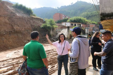Fotos I Facebook alcaldías I LAPATRIA  Avanza gestión para continuar con la obra de reestructuración del derrumbe en los barrios. Alertan por podas que afectan redes eléctricas. Solicitan Equipos Básicos en Salud y más noticias caldenses.