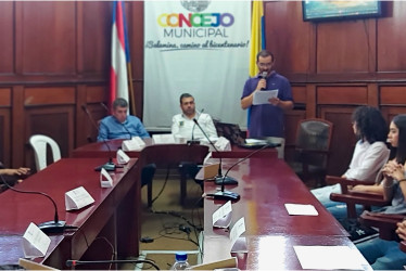 En la instalación también estuvo presente el registrador municipal y algunos ciudadanos. 