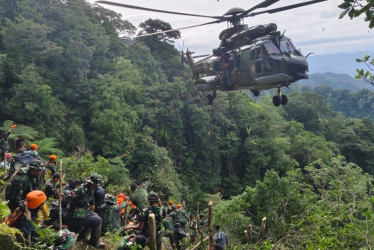 Los equipos de rescate de Indonesia recuperaron los cadáveres de las 10 personas que iban a bordo del avión siniestrado el pasado sábado en la provincia de Célebes Meridional, en la región centro-este del archipiélago, informó este viernes la agencia nacional de salvamento Basarnas.