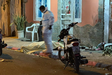 La niña era hija de una mujer de 28 años y embarazada de 8 meses, que también había quedado herida en el ataque y que murió en una casa de salud