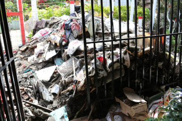 Según una de las familias afectadas, todavía no se ha retirado la totalidad de los escombros provocados por el incendio. 