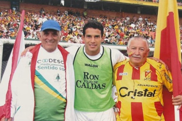 El Loco Darío, Diego Arias cuando era jugador del Once Caldas y el capitán Carlos Alonso Trejos