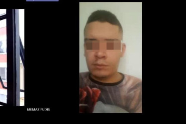 Lo captó la cámara 20. A él le encontraron 0,24 miligramos y al comprador, 0,9. No aceptó cargos.