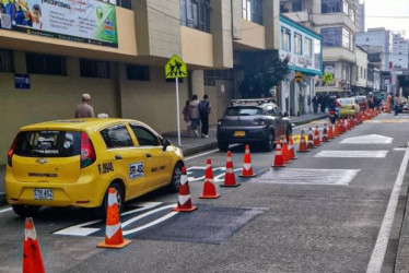 FOTO I Cortesía Alcaldía I LA PATRIA. Intervenciones de señalización vial y demarcación realizadas en el entorno del Colegio LANS.