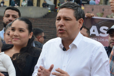  Mauricio Lizcano, candidato presidencial, durante su visita a Manizales.