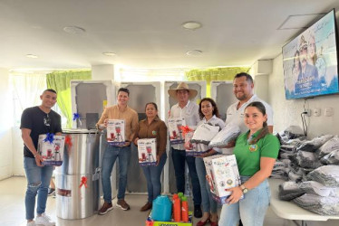 Fotos I Cortesía Alcaldía I LA PATRIA  Los colegios La Estrella y urbano San Gerardo María Mayela recibieron también elementos para sus restaurantes escolares.