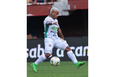 Michael Barrios es titular este domingo con el Once Caldas.