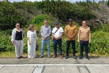  Foto I Cortesía U. de Caldas I LA PATRIA  Funcionarios de la Universidad de Caldas y el Infotep, acompañados por el Minsiterio de Educación, firmaron de manera oficial para la adquisición del predio insular.
