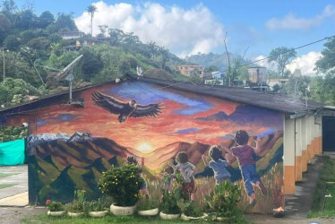 Los murales escolares adornan y a la vez son el reflejo de una naturaleza exuberante, como lo es la de la zona rural de Villamaría.