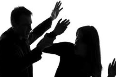 Pero las agresiones venían desde antes y por eso ella buscó ayuda en la Fiscalía. Se logró la orden de captura y se hizo efectiva esta semana en Los Agustinos.