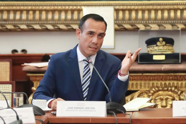 José Jerí (2025-2026): 131 días. Jerí asumió el reto pero no pudo aguantar más allá de cuatro meses, debilitado tras descubrirse reuniones semisecretas con empresarios chinos contratistas del Estado y presuntas irregularidades al contratar funcionarias que previamente se habían reunido con él en Palacio de Gobierno.