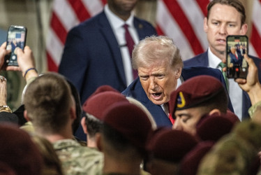 Donald Trump alaba ante militares de EE.UU. el operativo que culminó con la captura de Maduro.