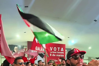 Juan Manuel Galán expresó que lo hecho por Israel sobre Palestina no era genocidio. Le llovieron críticas. En un acto de su campaña en Manizales ondearon banderas palestinas.