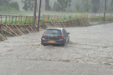 El aguacero en Manizales dejó granizo y hasta 26 milímetros de lluvia en 40 minutos. Experto explica por qué la tormenta fue intensa y concentrada.