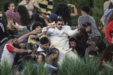 Bad Bunny transformó su actuación del Super Bowl en una oda al orgullo latino. Tuvo sorpresas en su presentación y causó sensación en millones de espectadores, tanto en el estadio como a través de la transmisión.