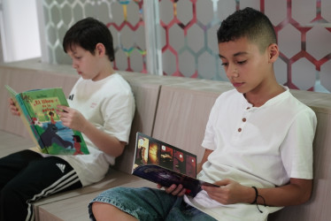 La ludoteca cuenta con zonas de lectura, bebeteca, teatrino y áreas recreativas para la primera infancia.