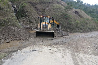 De unas 50 afectaciones que hay en las vías de Caldas, tras un fin de semana lluvioso, se registran 11 puntos críticos, sobre todo en el Oriente y el Norte. En la foto, el sector Buenavista, en la carretera hacia Manzanares, donde se volvieron a presentar fallas. 