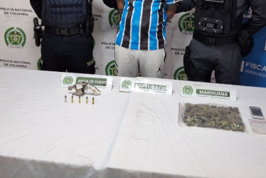 Le encontraron este jueves 456,9 gramos de marihuana, una gramera, material de empaque, un revólver apto para disparar y 5 cartuchos calibre 22.