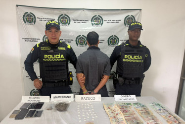 Le encontraron elementos en un armario (1,1 gramos de cocaína), en la habitación ($8 millones 711 mil), en otros dos armarios y una cama (1,9 gramos, 223,1 gramos de marihuana y 37,7 de cocaína).