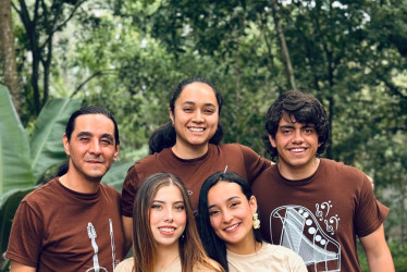 Dueto Florecer Andino se prepara para concurso nacional en Ibagué 