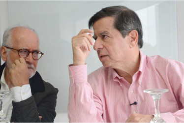 Guido Echeverri Piedrahíta, senador de Caldas por el Partido En Marcha, junto a Juan Fernando Cristo, precandidato presidencial por el Partido En Marcha.