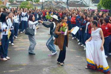 Estudiantes ENAE ganaron concurso Banco de la República. 