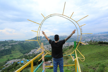 El Molino Pícnic, ubicado en Altos del Portón, es uno de los atractivos desde los cuales locales y turistas pueden disfrutar de las vistas de Villamaría, Manizales y los atardeceres. El municipio está a la vista desde los miradores ubicados en sus montañas y desde gran parte de la capital de Caldas.