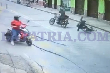 El niño presentó lesiones leves, mientras que se desconoce la identidad del motociclista.