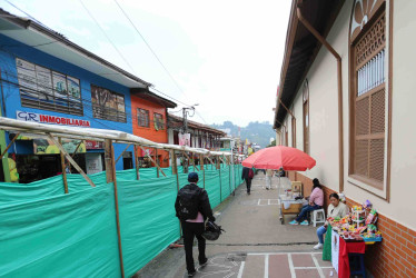 piden rehubicar a vendedores informales de bulevar de Villamaría