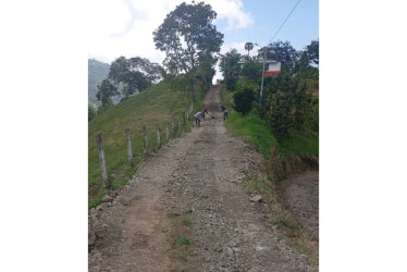 La vía Manzanares - Marquetalia, que pasa por las veredas Campoalegre, La Ceiba, Las Playas, El Callao y La Marina, fue habilitada.