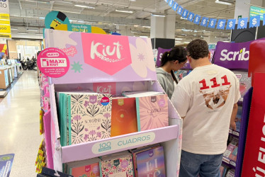 Padres de familia cuestionan listas escolares de colegios públicos y privados. Muchos planteles exigen materiales no autorizados. Secretaría de Educación de Caldas invita a denunciar los abusos. Las tarifas y las listas las regula el Ministerio de Educación.