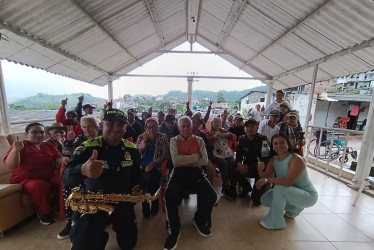 Francy Franco Gómez, directora del Hogar, agradeció por este momento de diversión a los abuelos, por permitirles reírse, cantar, contar anécdotas, al ser unas personas tan solitarias.