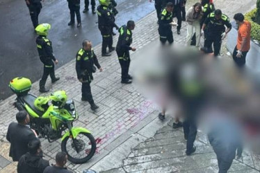 Según confirmó el comandante de la Policía Metropolitana de Bogotá, brigadier general Giovanni Cristancho, el ataque ocurrió hacia las 3:45 p. m.