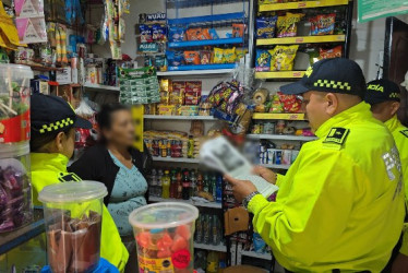 Fotos|LA PATRIA  La Calva, recurrente y reincidente en el delito de tráfico, fabricación o porte de estupefacientes, según las investigaciones, dosificaba la sustancia para distribuirla utilizando la fachada de una tienda de barrio para realizar su actividad ilegal.