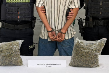 El capturado aseguró que tenía ropa, pero se trataba de marihuana.