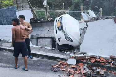 Foto cortesía| Adolfo Tovar | LA PATRIA  El accidente en un barrio del Centrosur de Caldas.
