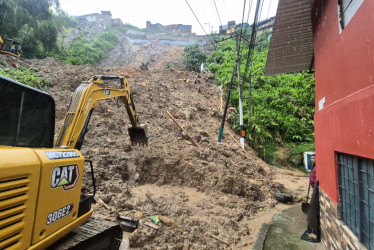 Vecinos de El Culebro, en el barrio Galán, temen que el deslizamiento continúe y afecte más viviendas. El tránsito permanece restringido mientras persisten los movimientos de tierra.