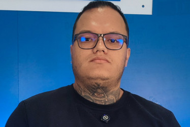  Diego Alejandro Pareja Rendón, candidato a la Cámara, durante su visita a LA PATRIA. 