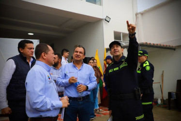 "Estas acciones impactan positivamente las condiciones laborales de los uniformados y fortalecen la capacidad operativa en ambos municipios".