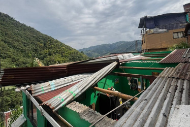 A los lesionados, entre ellos uno de consideración, los transportaron a hospitales de Manizales.
