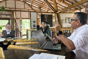 Representantes de la Universidad del Quindío y el Jardín Botánico de Calarcá durante el anuncio del convenio de cooperación para conservación ambiental.