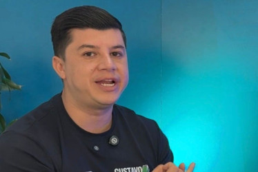 Gustavo Moreno en su visita a LA PATRIA aseguró que su campaña al Senado la financia con recursos propios.