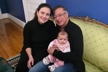 El presidente de Colombia, Gustavo Petro, que se encuentra en Washington para reunirse con su homólogo estadounidense, Donald Trump, reveló ayer que conoció en la capital estadounidense a su última nieta, Mailé Petro, nacida el pasado noviembre en Canadá.