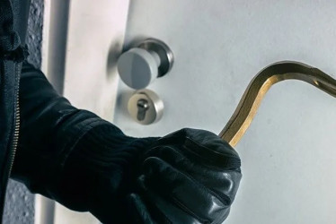 Foto https://www.befunky.com| LA PATRIA  No se determinó si pretendía robar o cometer otro delito. Jhon Steven terminó alcanzado por las autoridades y dejado a disposición de la Fiscalía para su judicialización.